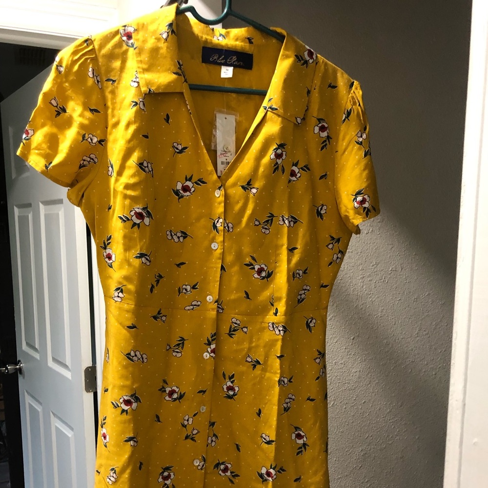 NWT Francesca’s yellow floral button up dress sz M